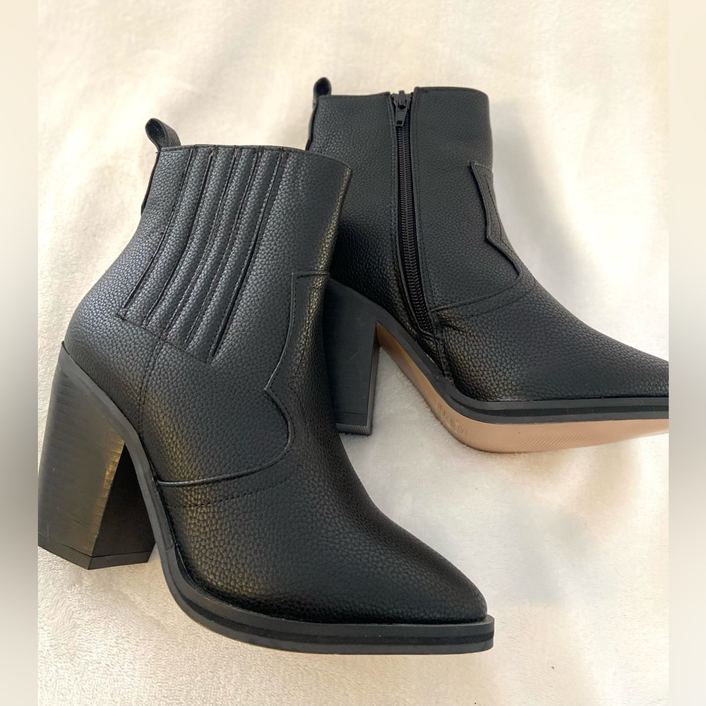 Black heeled western boots